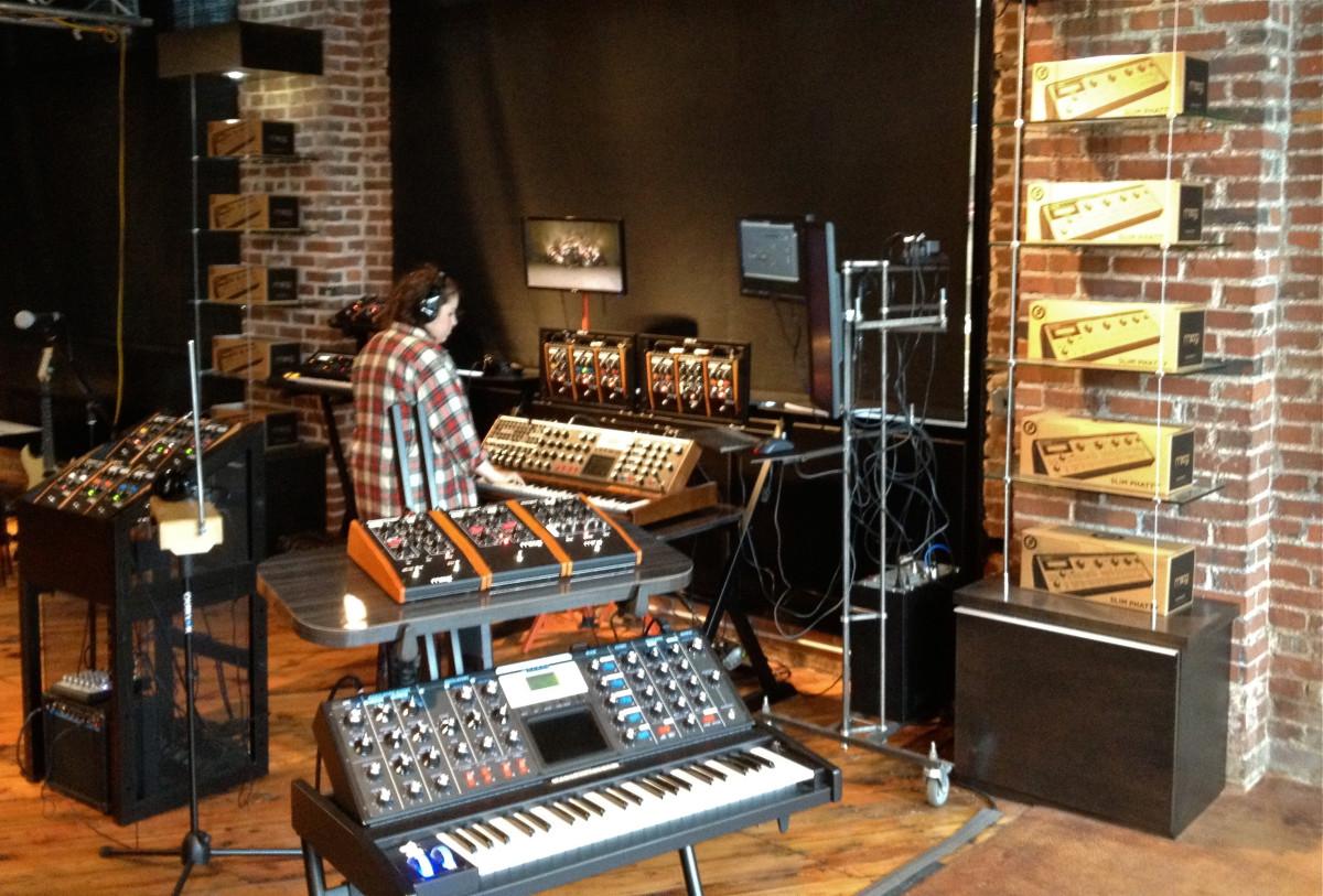 Moog Music Decides to Close Asheville Store, Factory Remains Open - AUDIO PLUGIN NEWS